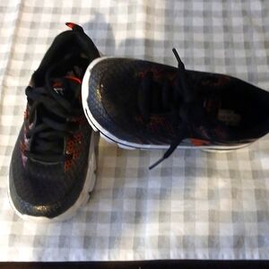 Sketchers sneakers